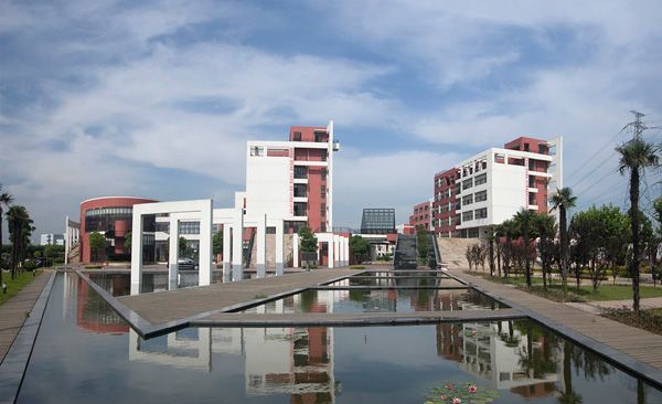 �Ϻ���������ְҵѧԺ��ѧ����