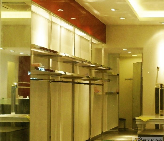 卡路约翰品牌女装装修效果图