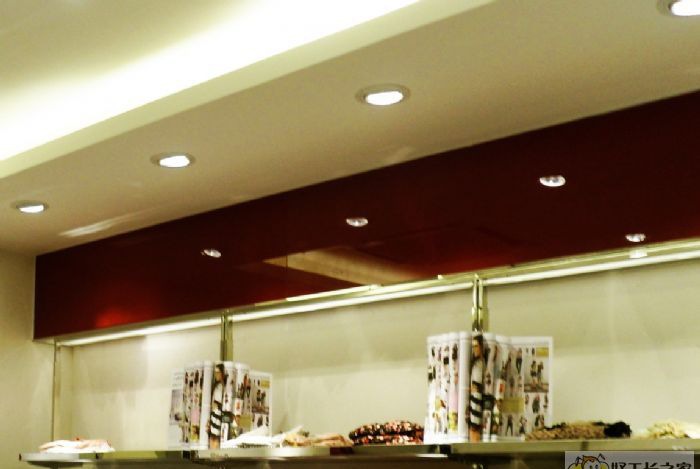 卡路约翰品牌女装装修效果图