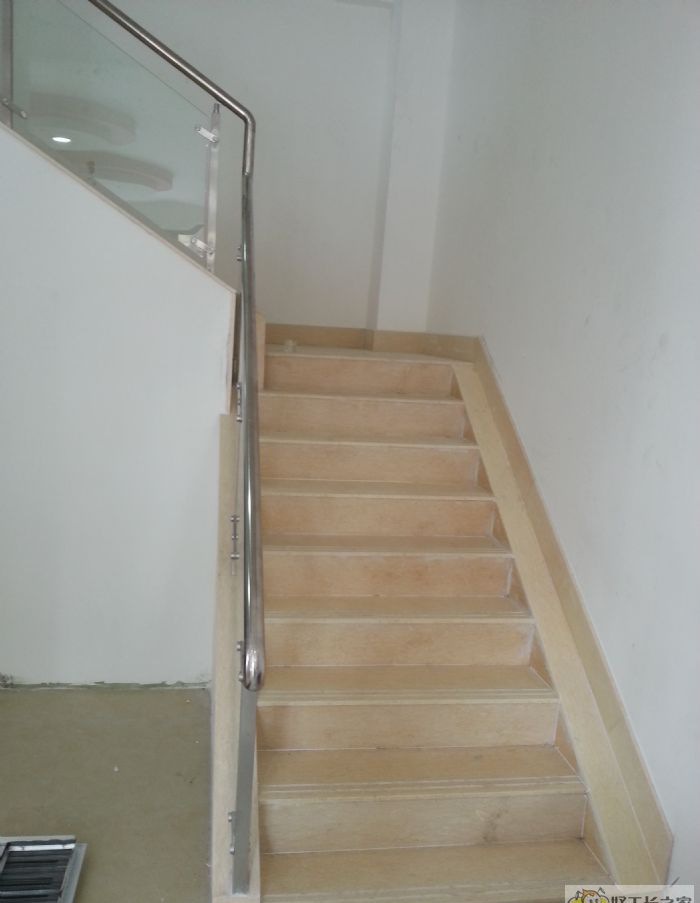 青岛旗帜奶粉旗舰店装修效果图