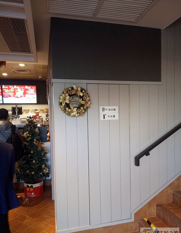 武汉光谷中商KFC装修效果图