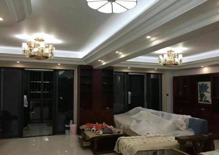 ���ڱ����۾�װ��Ч��ͼ