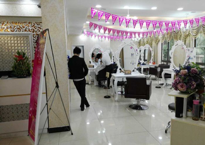 长沙260平方美容美发店装修效果图