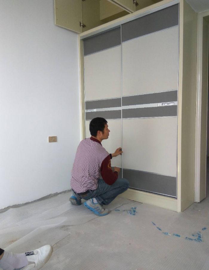 �人���ڱ���Ԣװ��Ч��ͼ