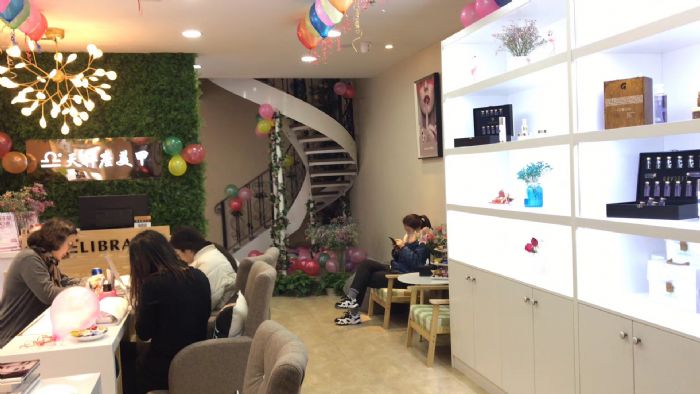 南京天平座美甲店装修效果图