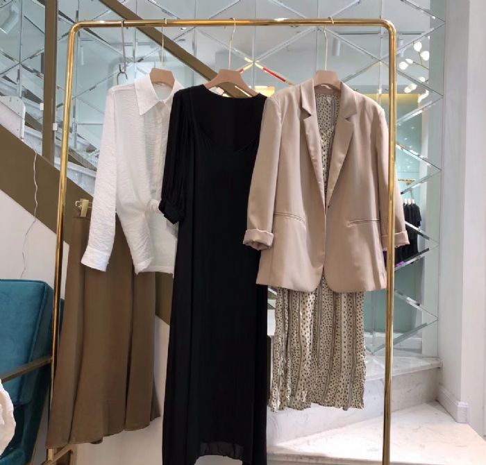 焦作焦作王府井女装店装修效果图