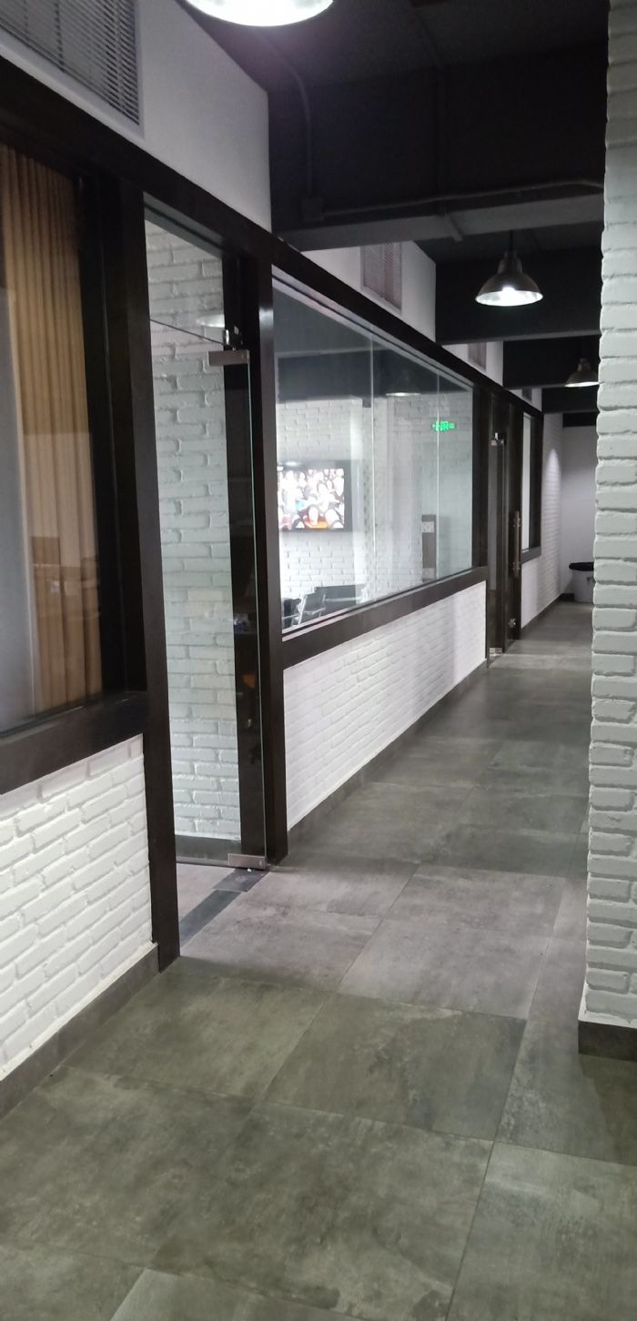 广州工业灰办公室装修效果图