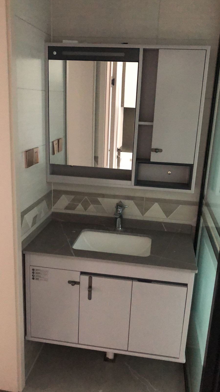 �Ϸ��к���װ��Ч��ͼ